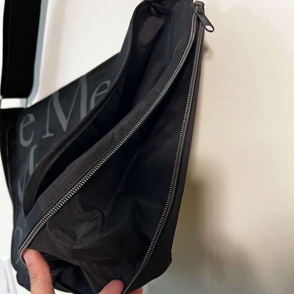 Met Museum messenger bag- unisex - Picture 5 of 5